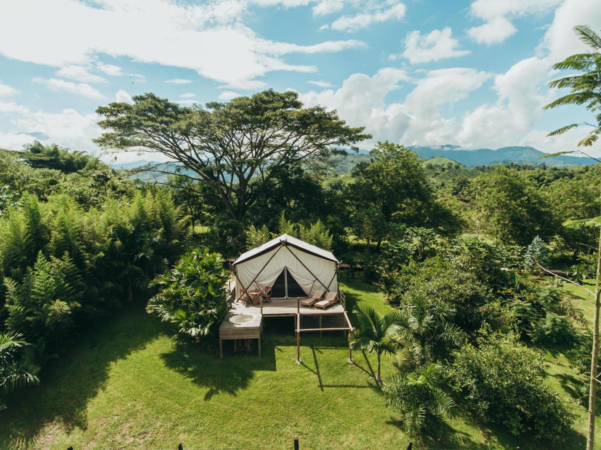 Glamping Entre Rios Hotel Calarca Bagian luar foto